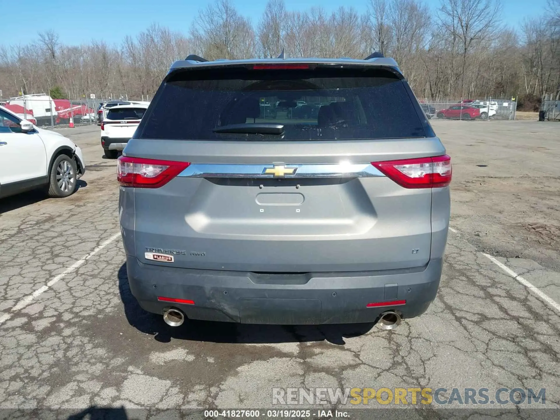 17 Photograph of a damaged car 1GNEVGKW2KJ124602 CHEVROLET TRAVERSE 2019
