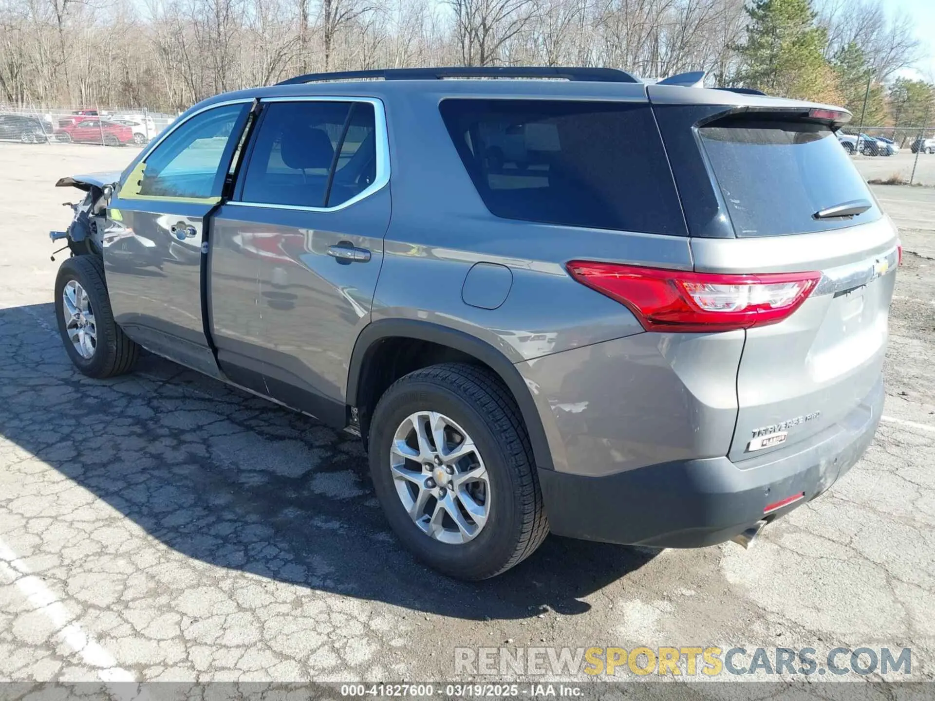 3 Photograph of a damaged car 1GNEVGKW2KJ124602 CHEVROLET TRAVERSE 2019