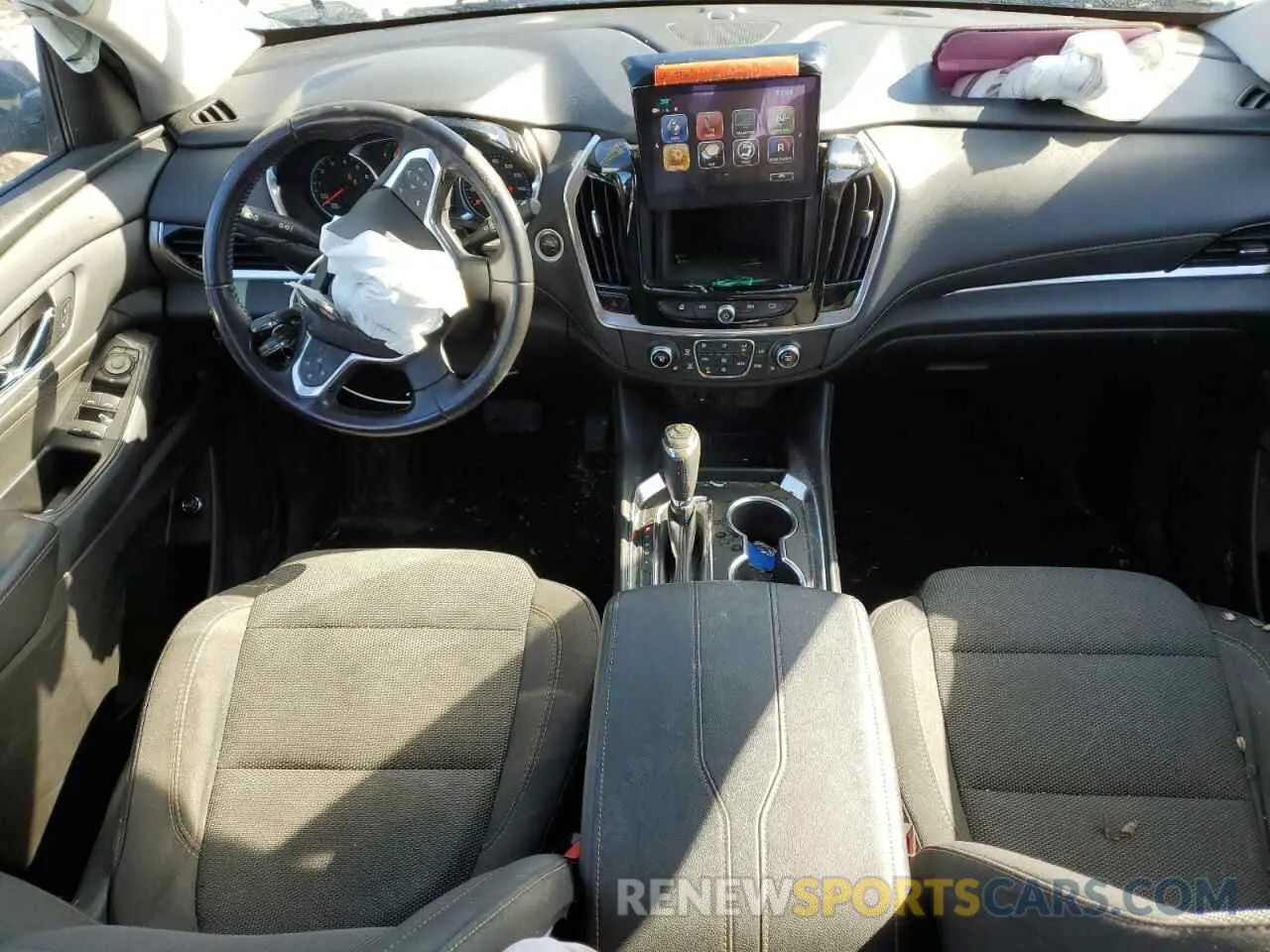 8 Photograph of a damaged car 1GNEVGKW2KJ233609 CHEVROLET TRAVERSE 2019