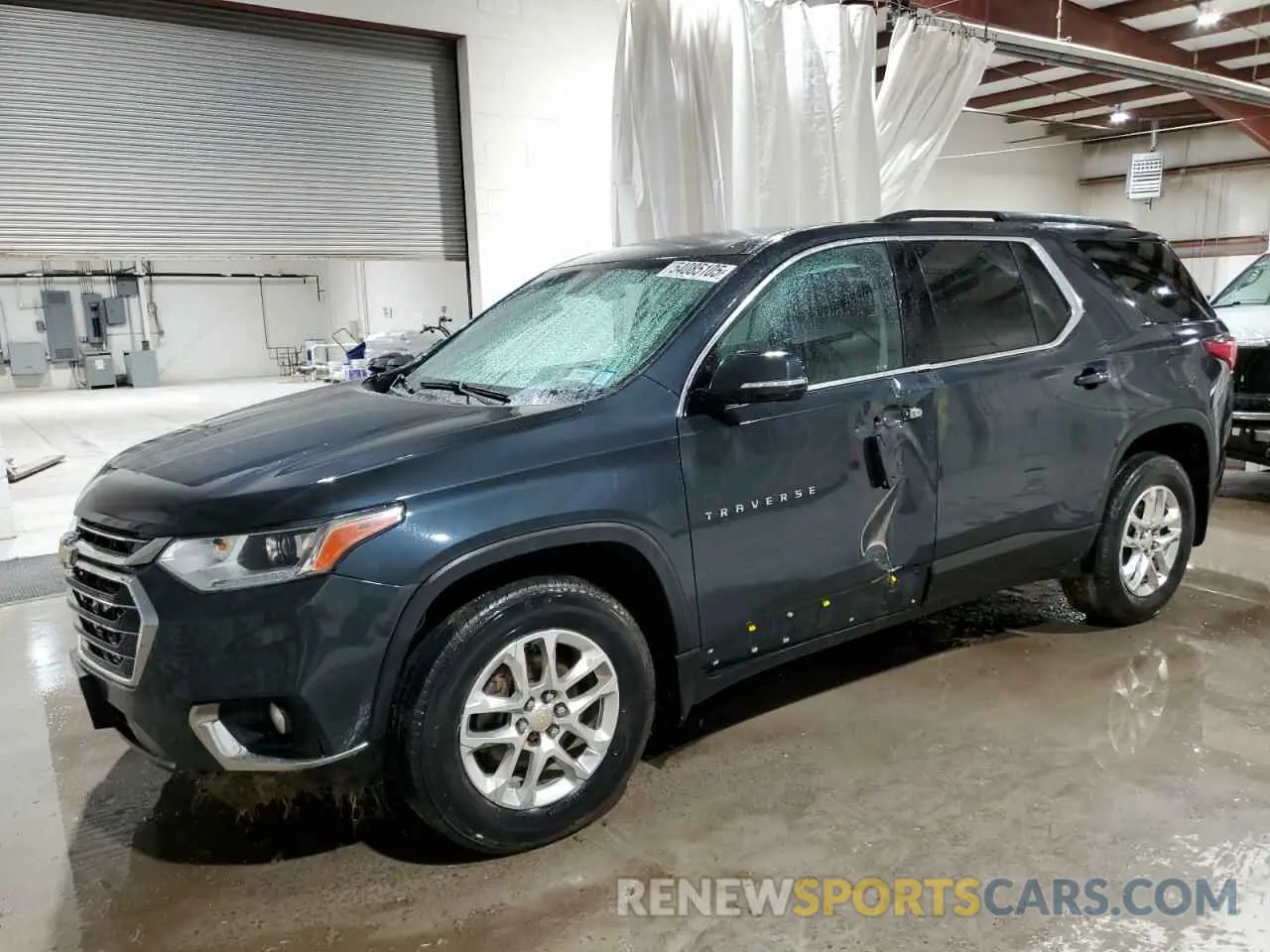 1 Photograph of a damaged car 1GNEVGKW2KJ313265 CHEVROLET TRAVERSE 2019