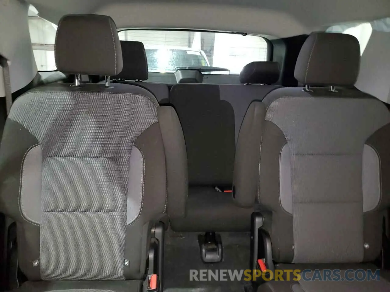 10 Photograph of a damaged car 1GNEVGKW2KJ313265 CHEVROLET TRAVERSE 2019