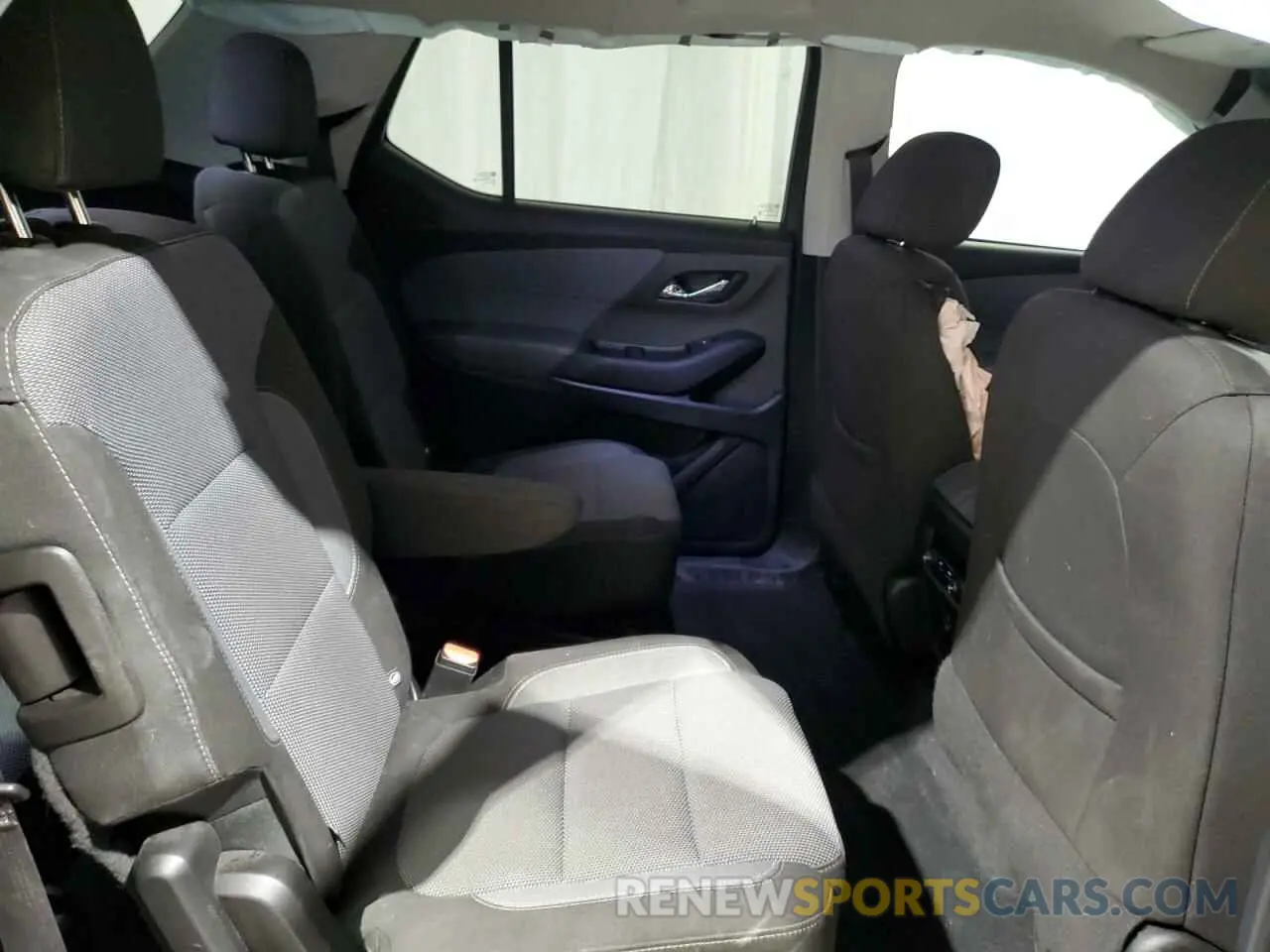 11 Photograph of a damaged car 1GNEVGKW2KJ313265 CHEVROLET TRAVERSE 2019