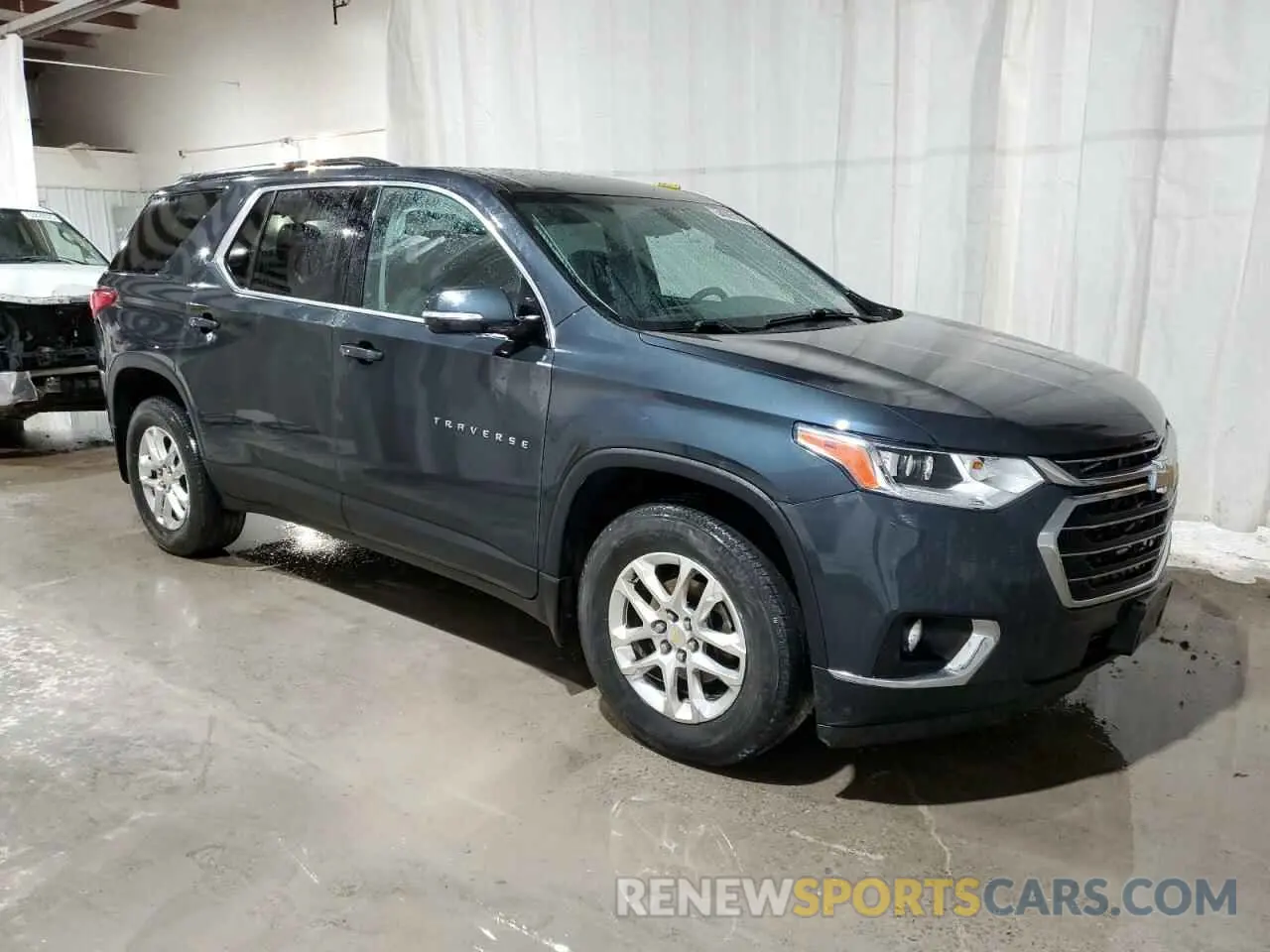 4 Photograph of a damaged car 1GNEVGKW2KJ313265 CHEVROLET TRAVERSE 2019
