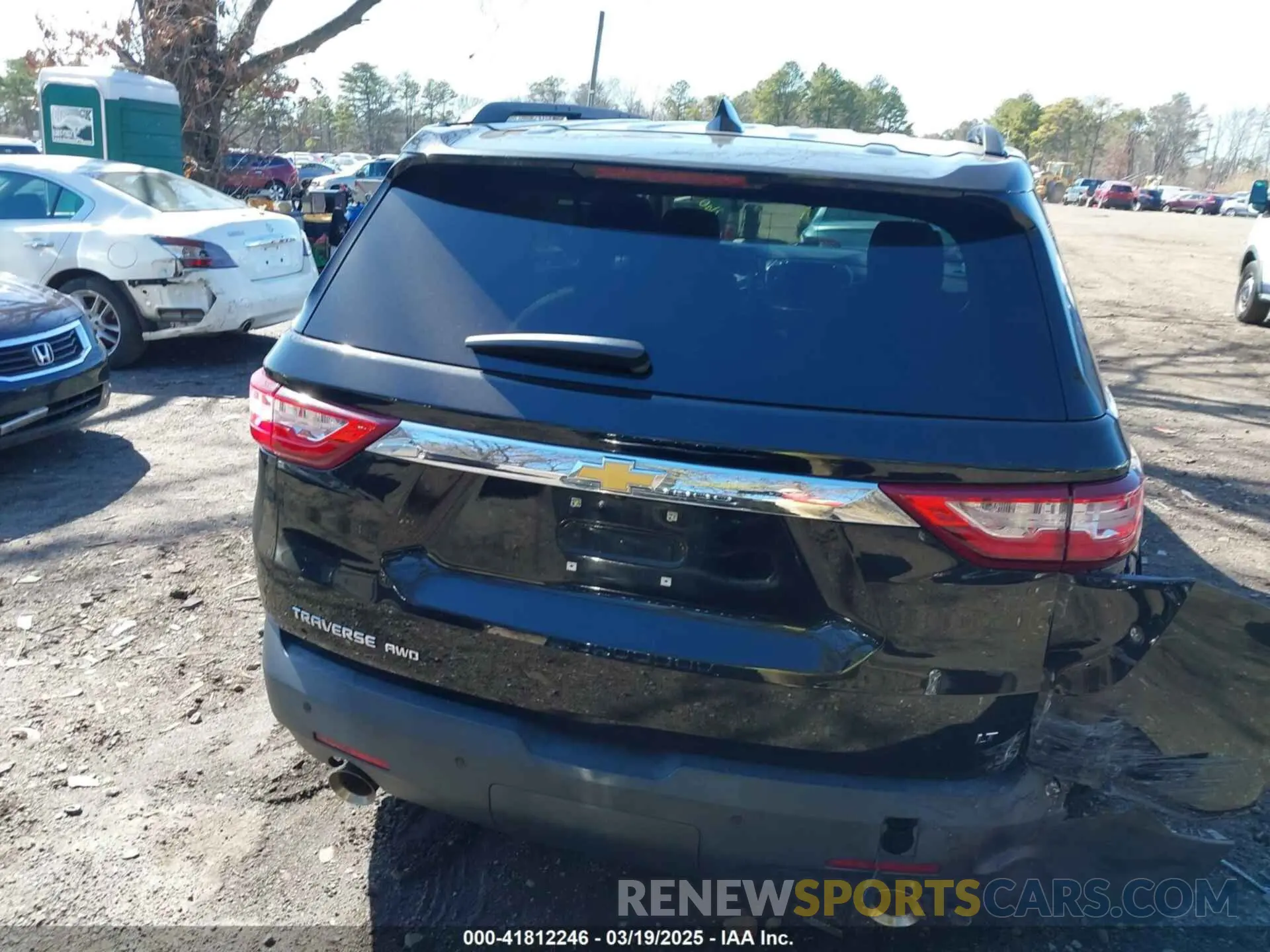 16 Photograph of a damaged car 1GNEVGKW3KJ100518 CHEVROLET TRAVERSE 2019