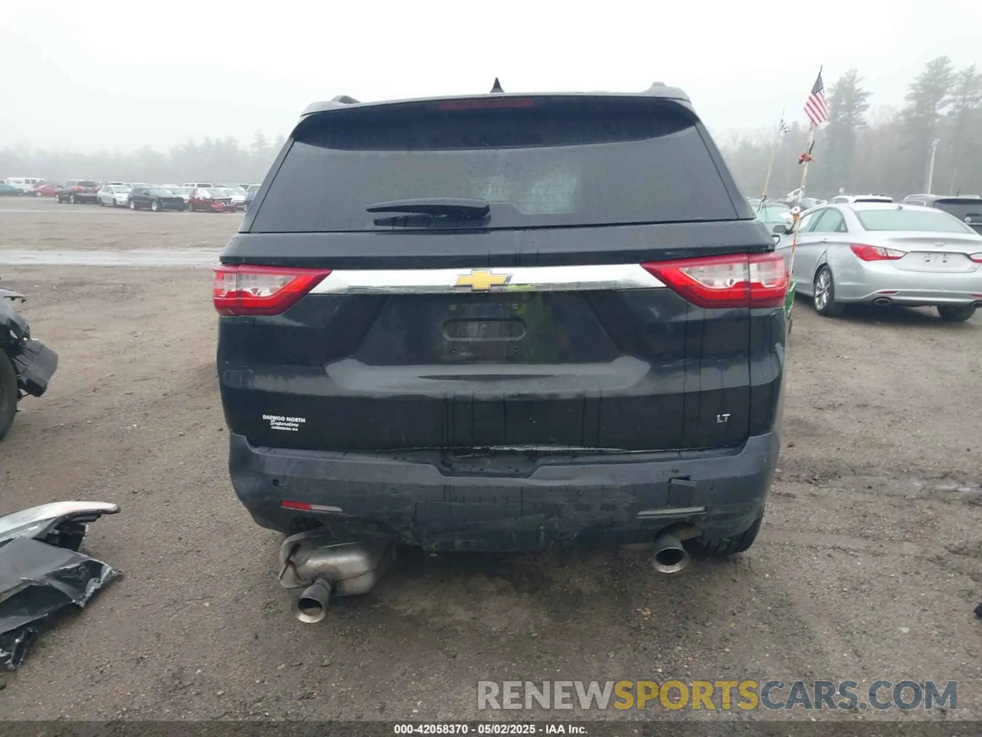 17 Photograph of a damaged car 1GNEVGKW3KJ125855 CHEVROLET TRAVERSE 2019