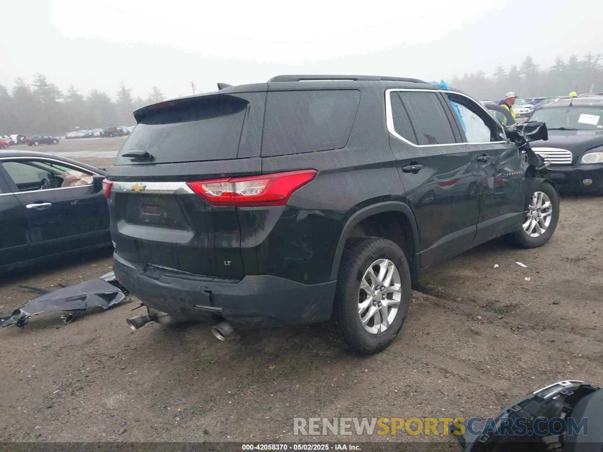 4 Photograph of a damaged car 1GNEVGKW3KJ125855 CHEVROLET TRAVERSE 2019