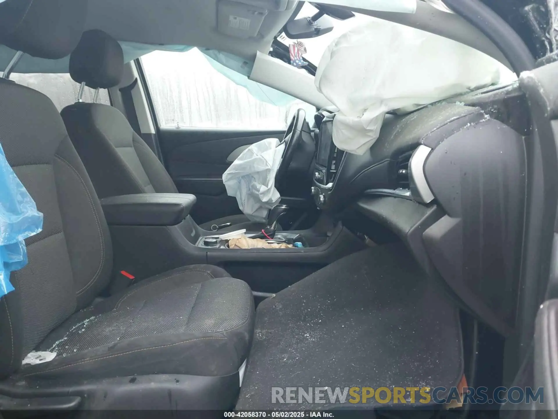 5 Photograph of a damaged car 1GNEVGKW3KJ125855 CHEVROLET TRAVERSE 2019