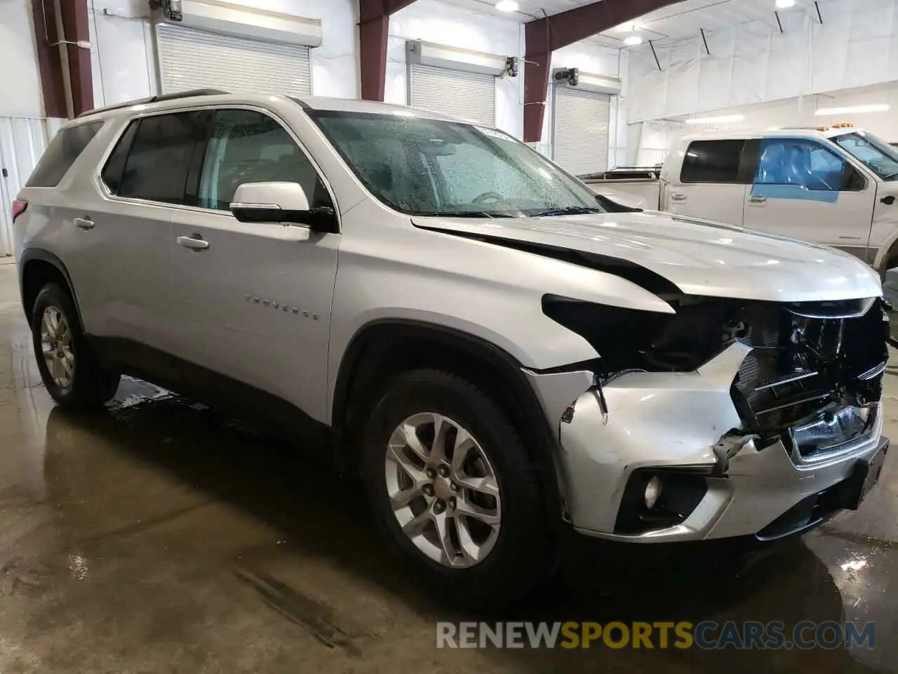 4 Photograph of a damaged car 1GNEVGKW3KJ211988 CHEVROLET TRAVERSE 2019