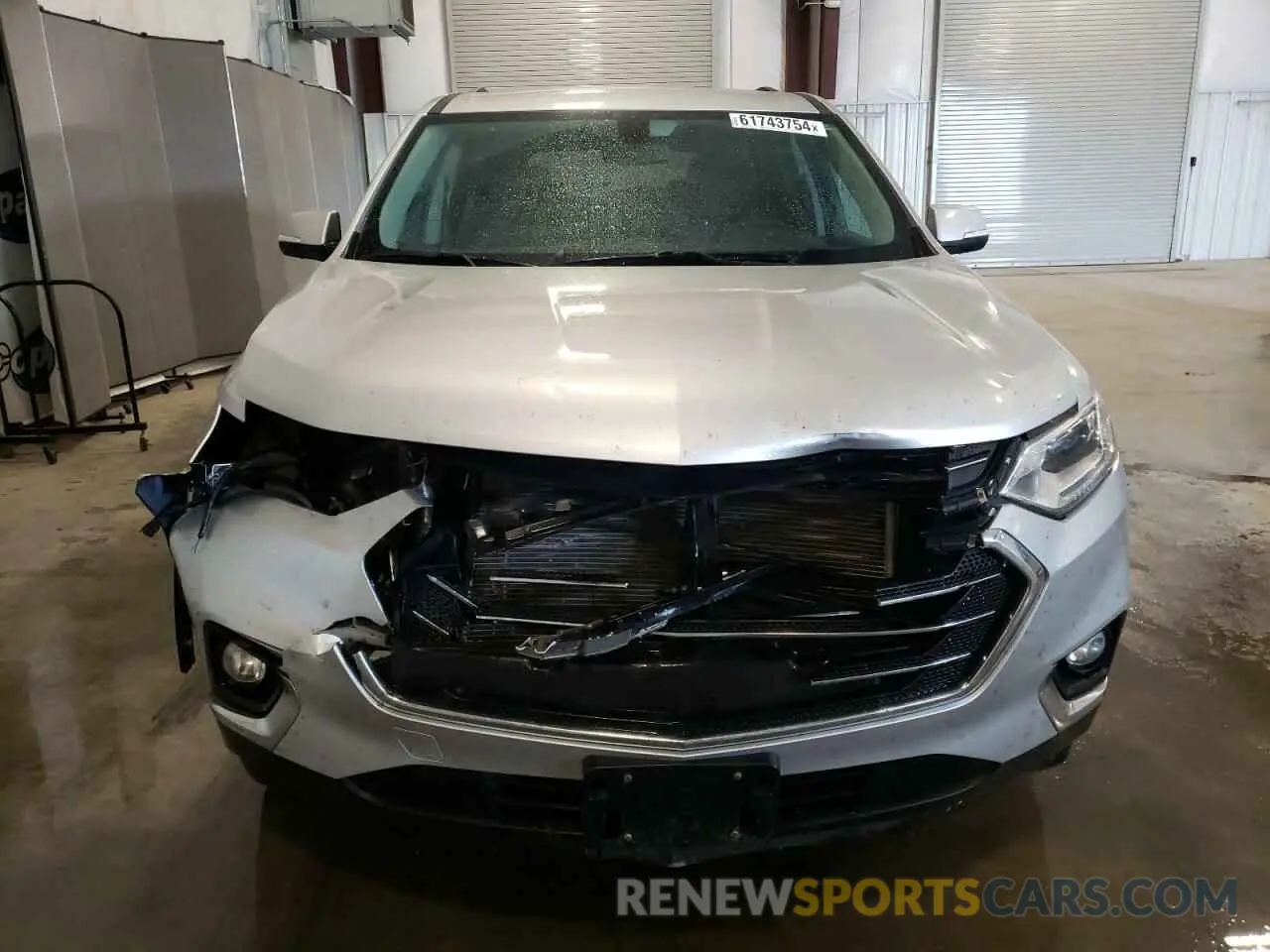 5 Photograph of a damaged car 1GNEVGKW3KJ211988 CHEVROLET TRAVERSE 2019