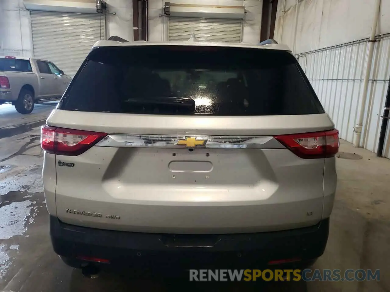 6 Photograph of a damaged car 1GNEVGKW3KJ211988 CHEVROLET TRAVERSE 2019
