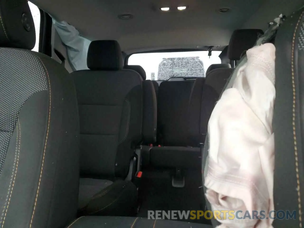 10 Photograph of a damaged car 1GNEVGKW3KJ244943 CHEVROLET TRAVERSE 2019