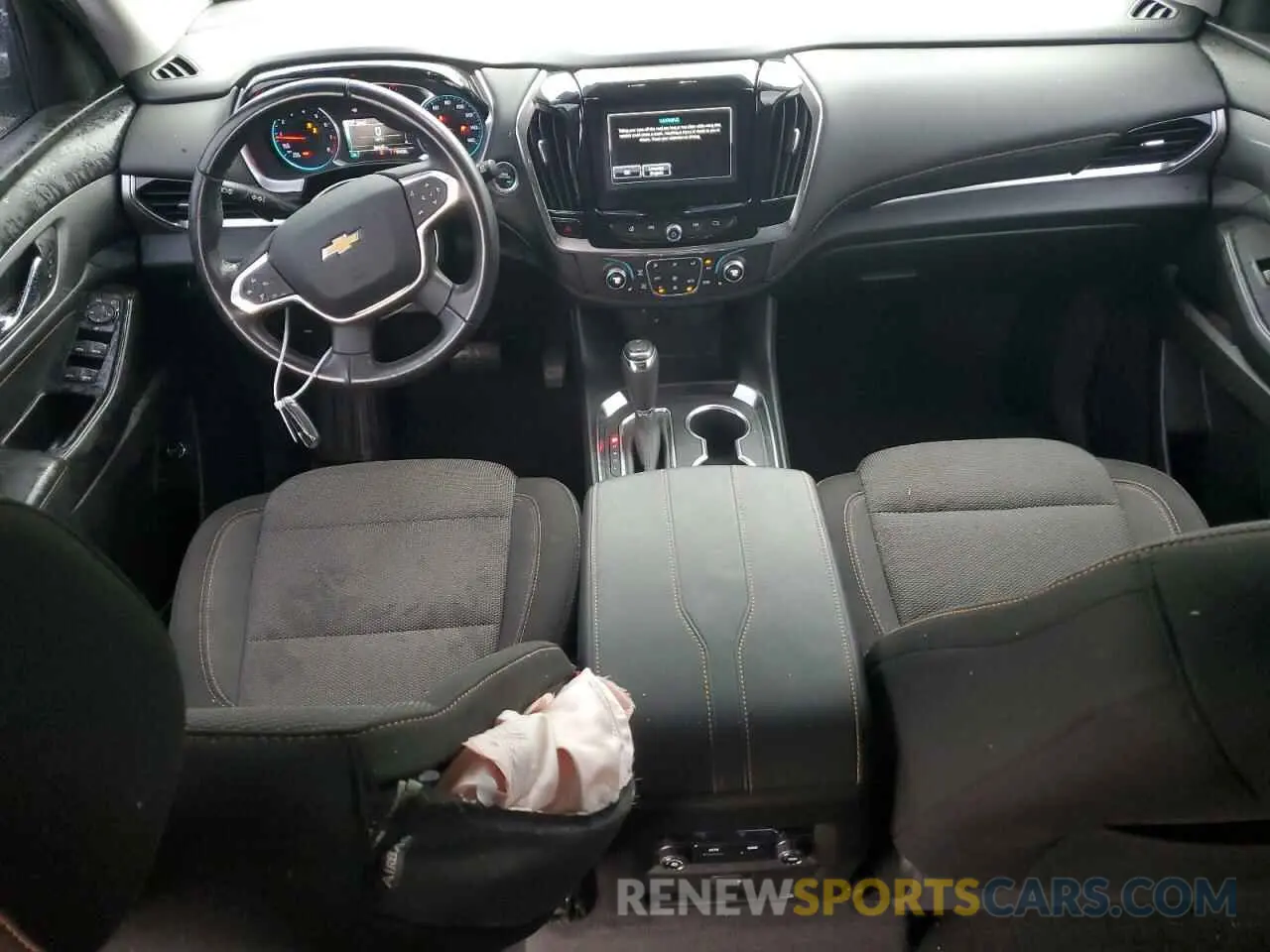 8 Photograph of a damaged car 1GNEVGKW3KJ244943 CHEVROLET TRAVERSE 2019