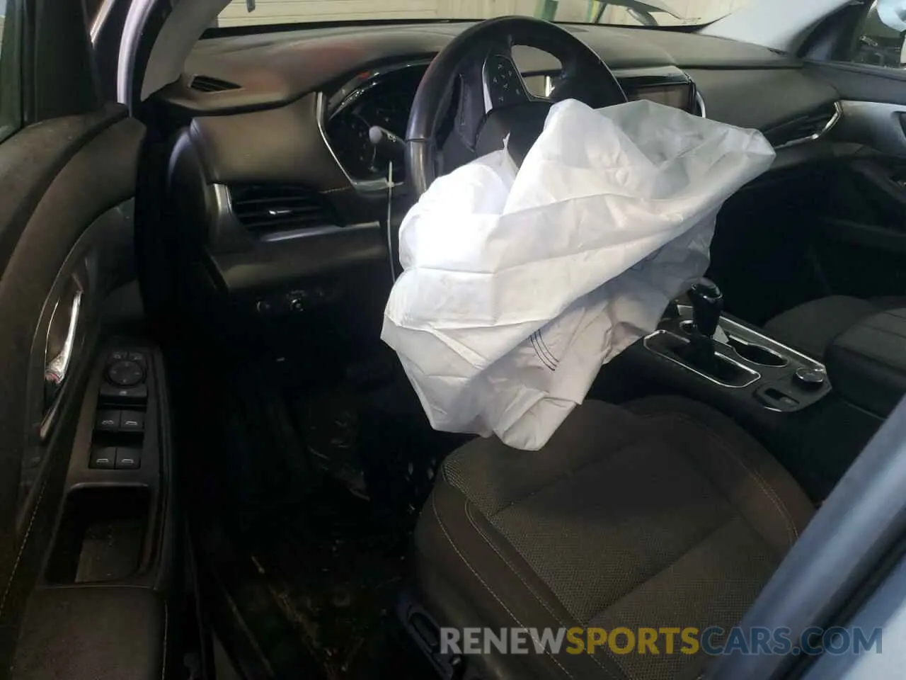 8 Photograph of a damaged car 1GNEVGKW3KJ253660 CHEVROLET TRAVERSE 2019