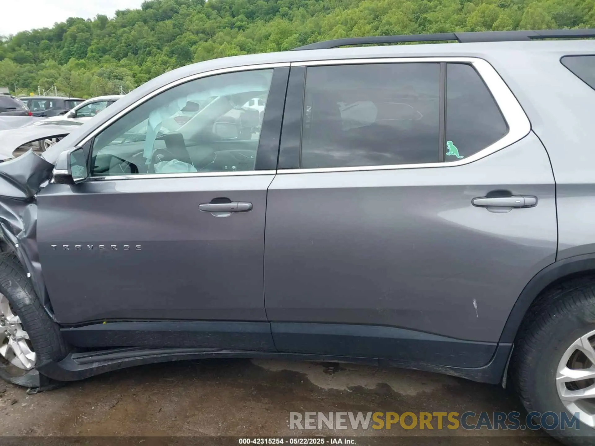 15 Photograph of a damaged car 1GNEVGKW3KJ283130 CHEVROLET TRAVERSE 2019