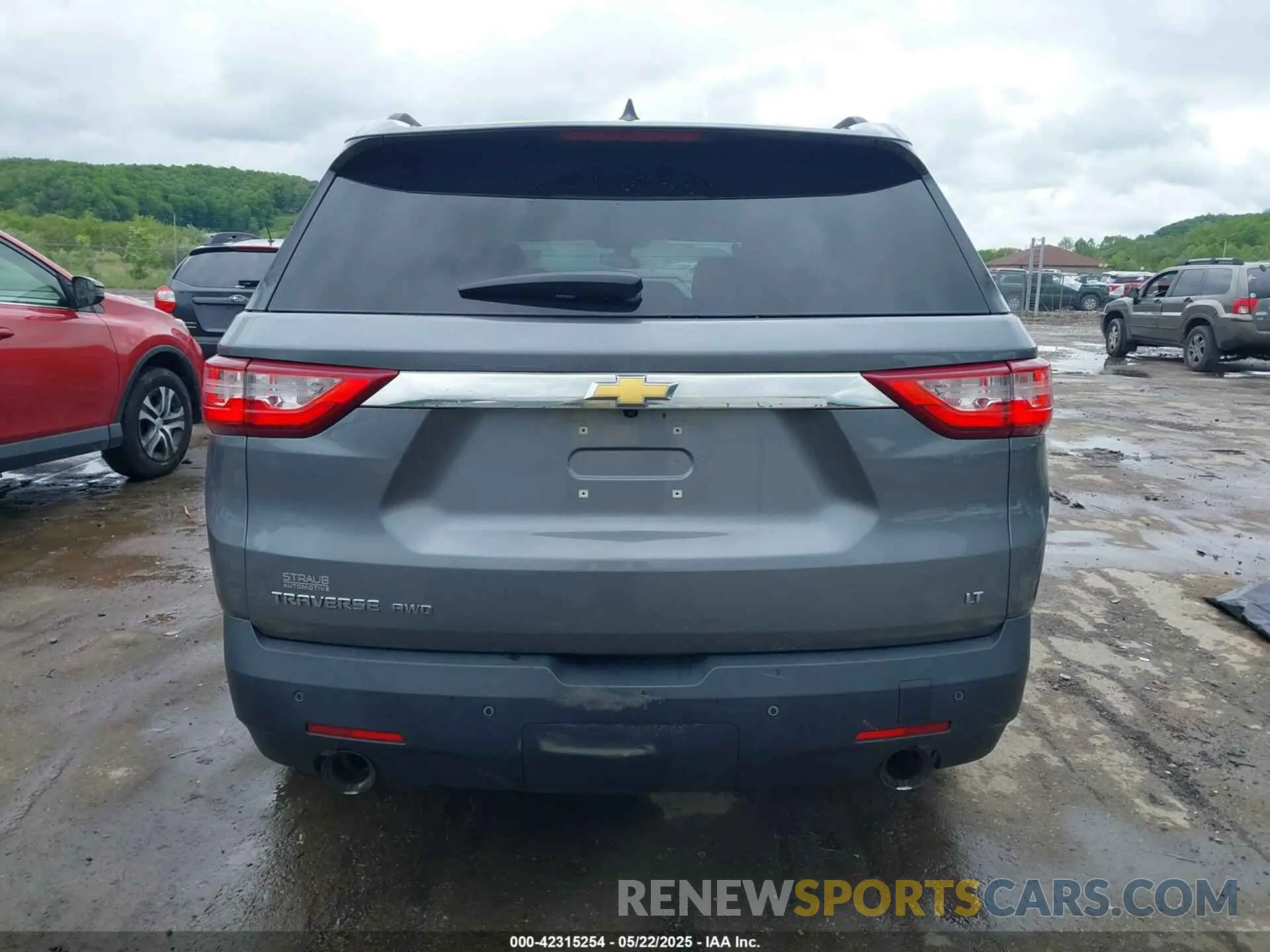 17 Photograph of a damaged car 1GNEVGKW3KJ283130 CHEVROLET TRAVERSE 2019