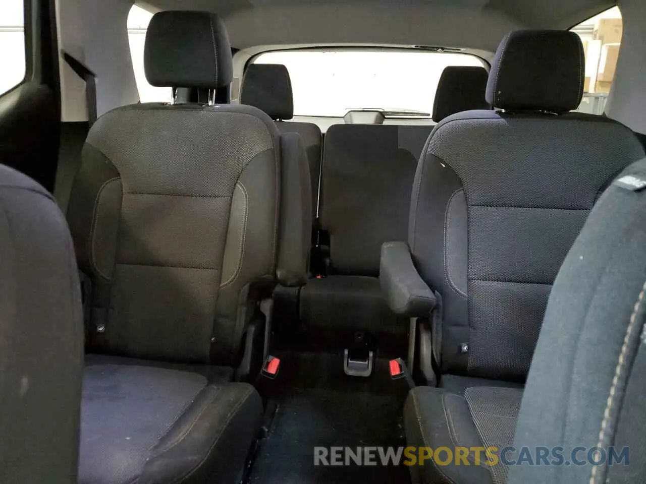 10 Photograph of a damaged car 1GNEVGKW3KJ295715 CHEVROLET TRAVERSE 2019