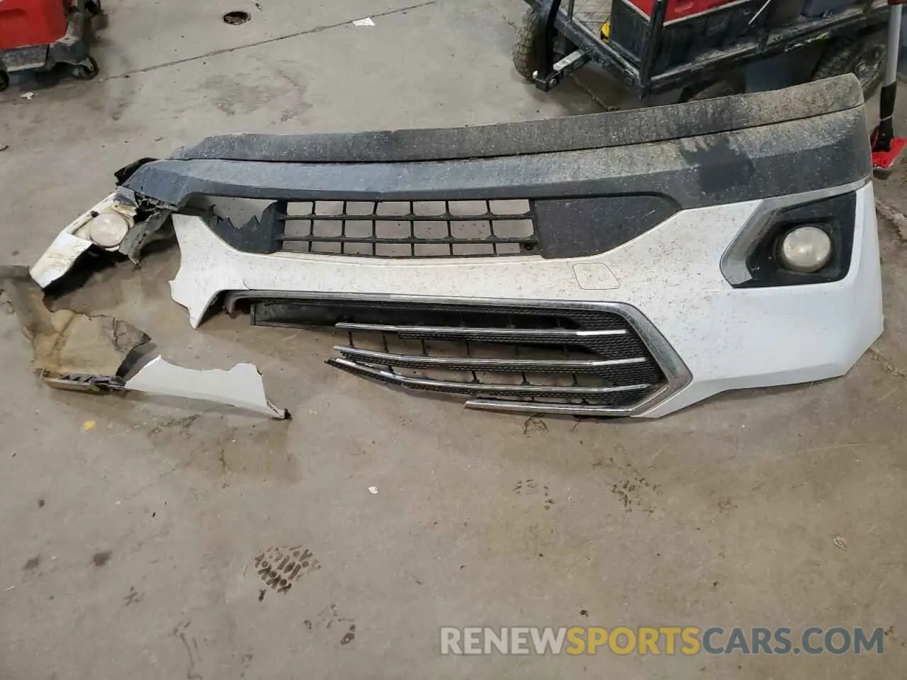 13 Photograph of a damaged car 1GNEVGKW3KJ295715 CHEVROLET TRAVERSE 2019