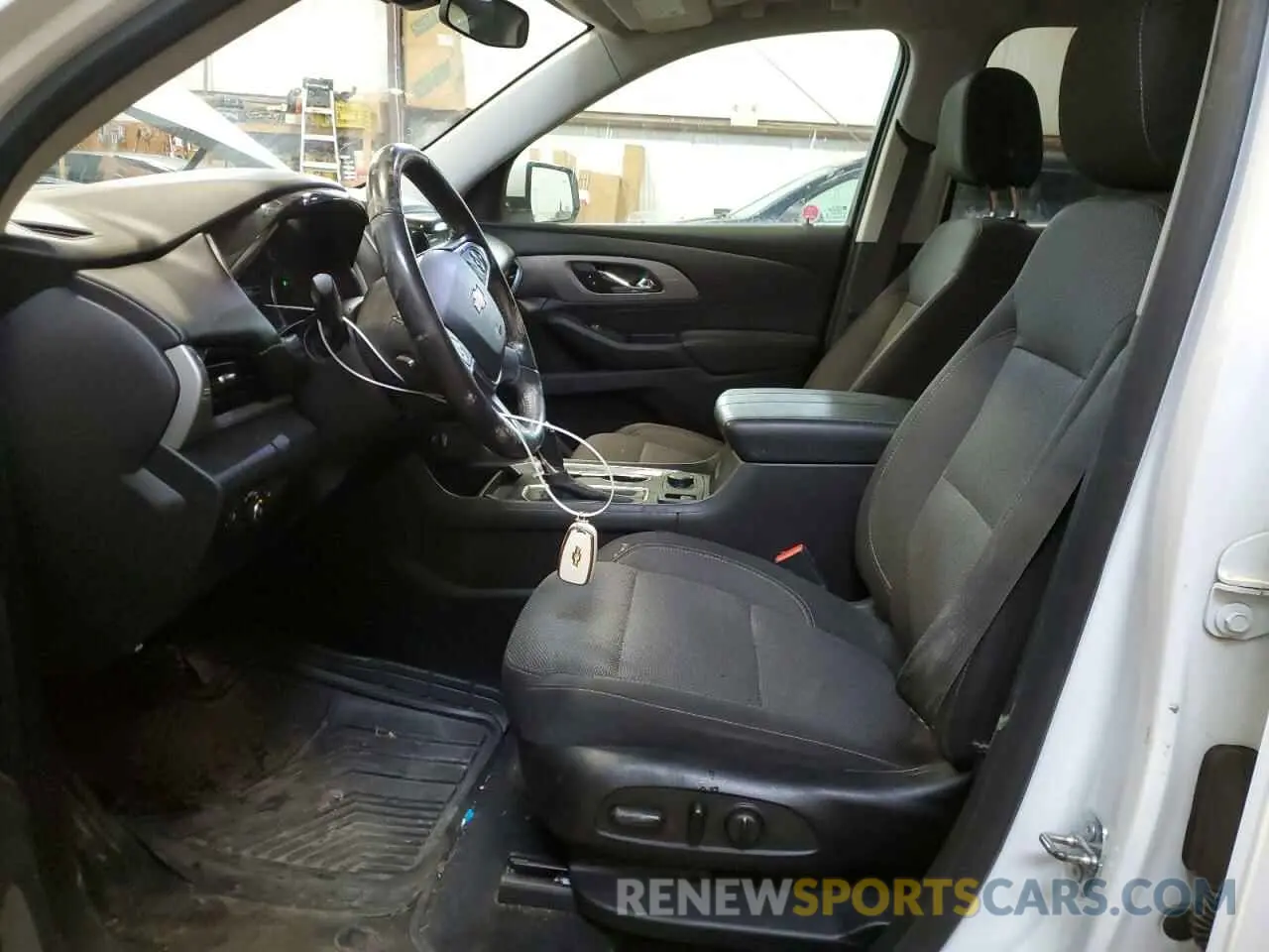 7 Photograph of a damaged car 1GNEVGKW3KJ295715 CHEVROLET TRAVERSE 2019