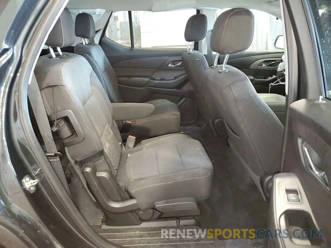 11 Photograph of a damaged car 1GNEVGKW4KJ119272 CHEVROLET TRAVERSE 2019