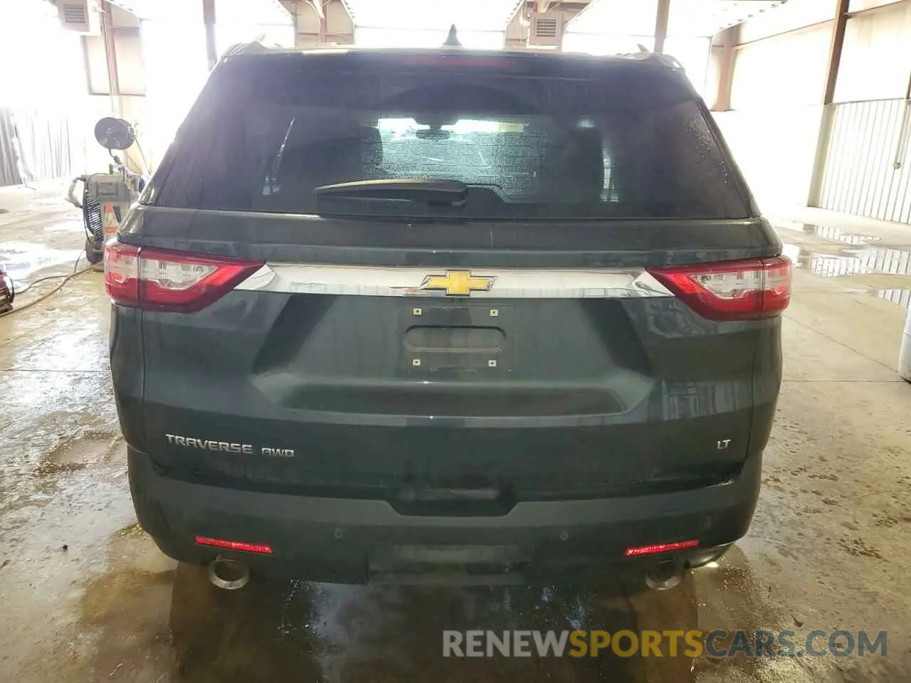 6 Photograph of a damaged car 1GNEVGKW4KJ119272 CHEVROLET TRAVERSE 2019