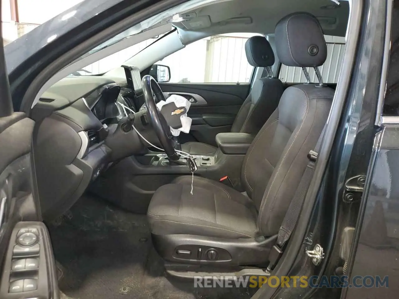 7 Photograph of a damaged car 1GNEVGKW4KJ119272 CHEVROLET TRAVERSE 2019