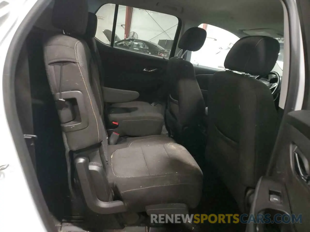 11 Photograph of a damaged car 1GNEVGKW4KJ192741 CHEVROLET TRAVERSE 2019