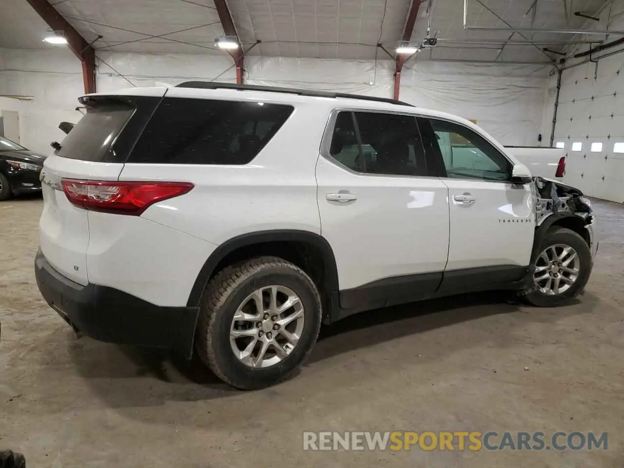 3 Photograph of a damaged car 1GNEVGKW4KJ192741 CHEVROLET TRAVERSE 2019