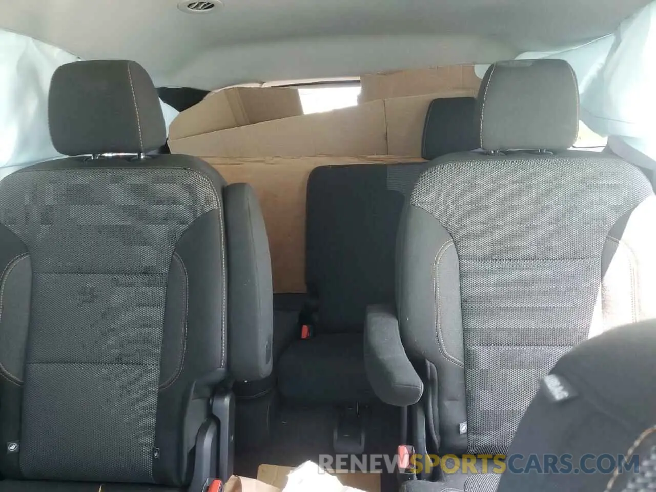 10 Photograph of a damaged car 1GNEVGKW4KJ210820 CHEVROLET TRAVERSE 2019