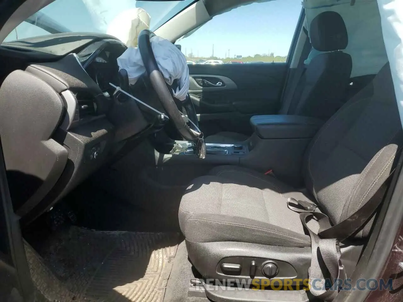 7 Photograph of a damaged car 1GNEVGKW4KJ210820 CHEVROLET TRAVERSE 2019