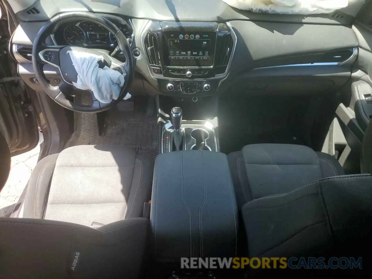 8 Photograph of a damaged car 1GNEVGKW4KJ210820 CHEVROLET TRAVERSE 2019