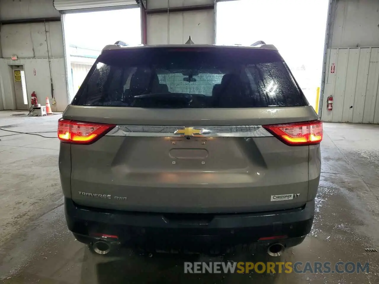 6 Photograph of a damaged car 1GNEVGKW4KJ250847 CHEVROLET TRAVERSE 2019