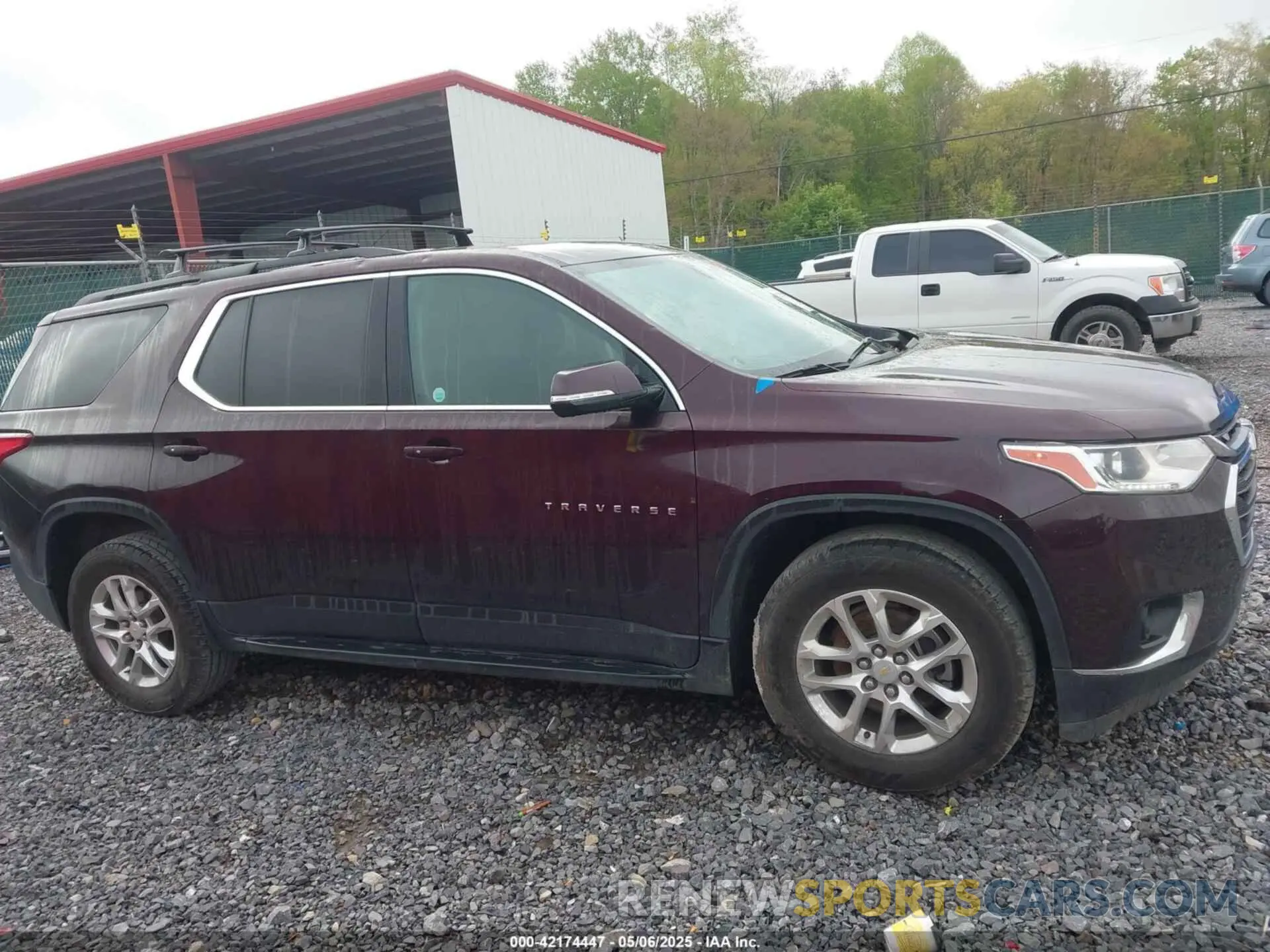 13 Photograph of a damaged car 1GNEVGKW5KJ100679 CHEVROLET TRAVERSE 2019