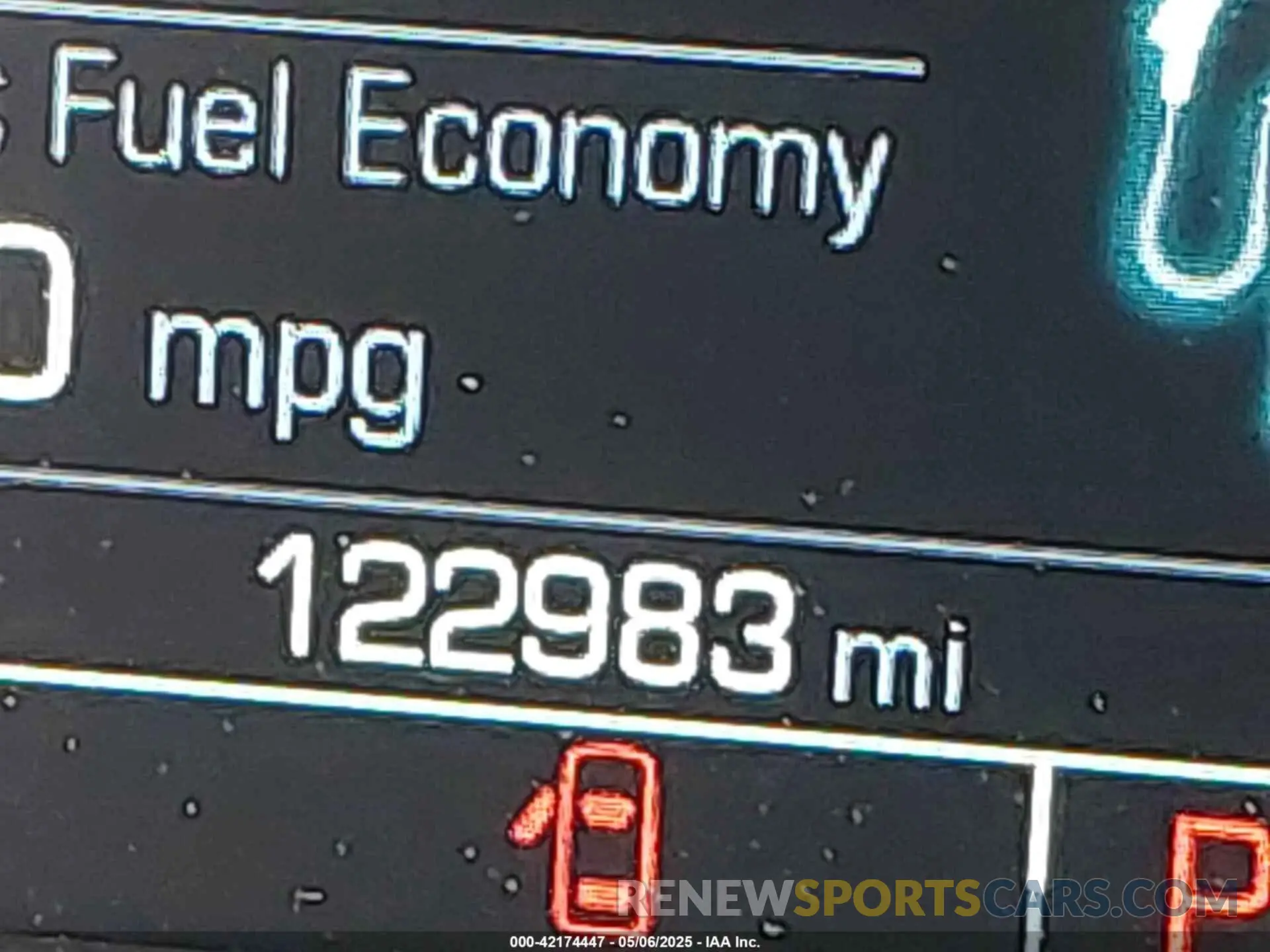 15 Photograph of a damaged car 1GNEVGKW5KJ100679 CHEVROLET TRAVERSE 2019