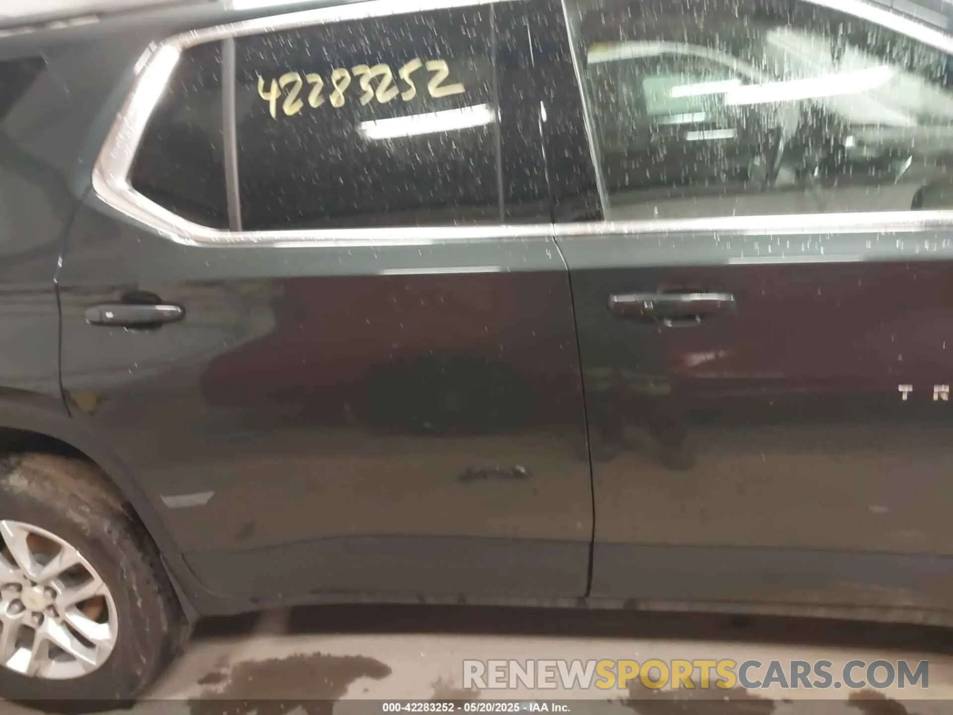13 Photograph of a damaged car 1GNEVGKW5KJ105431 CHEVROLET TRAVERSE 2019