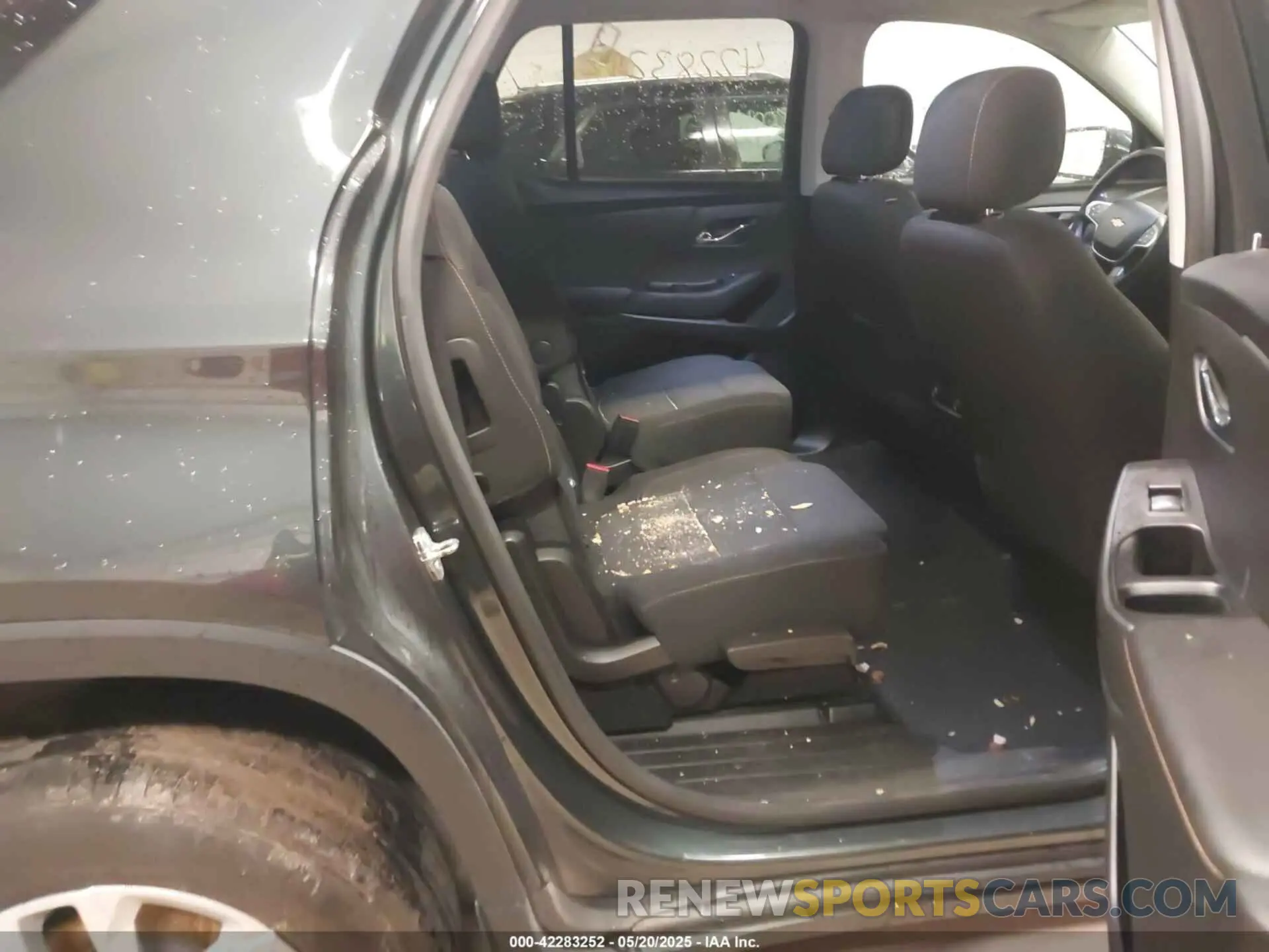 8 Photograph of a damaged car 1GNEVGKW5KJ105431 CHEVROLET TRAVERSE 2019