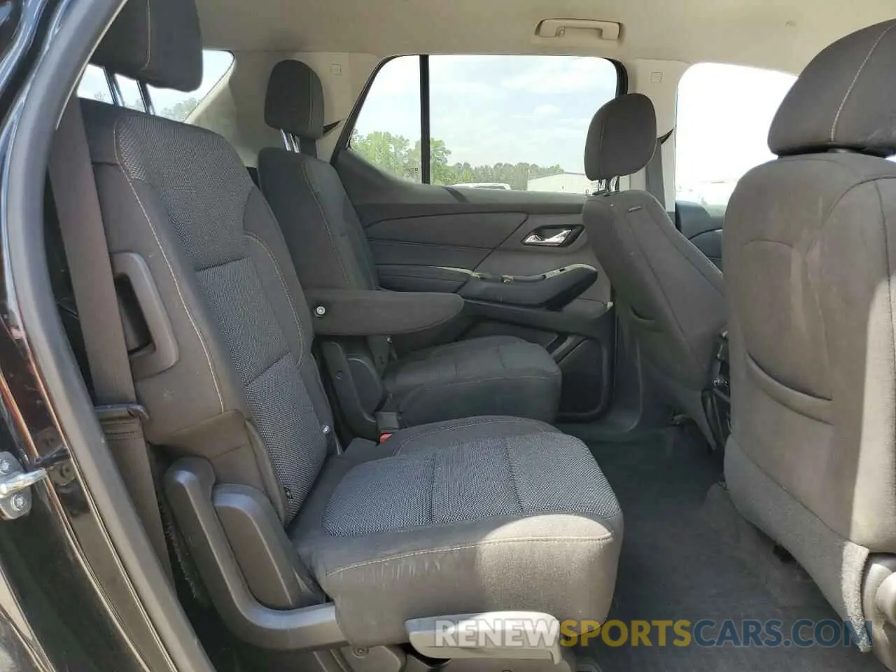 11 Photograph of a damaged car 1GNEVGKW5KJ198340 CHEVROLET TRAVERSE 2019