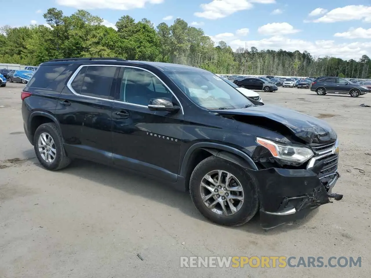 4 Photograph of a damaged car 1GNEVGKW5KJ198340 CHEVROLET TRAVERSE 2019
