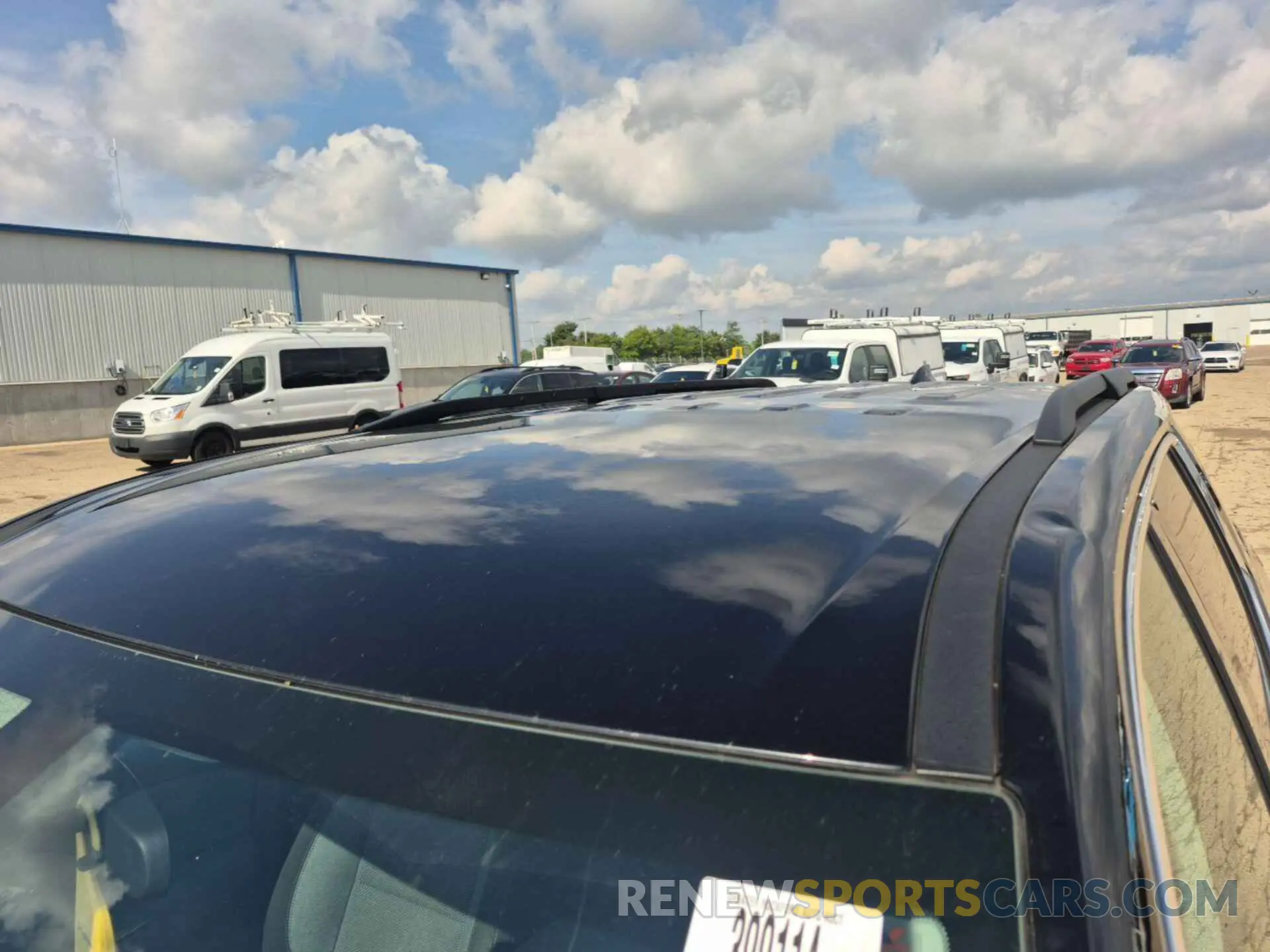 10 Photograph of a damaged car 1GNEVGKW5KJ219364 CHEVROLET TRAVERSE 2019