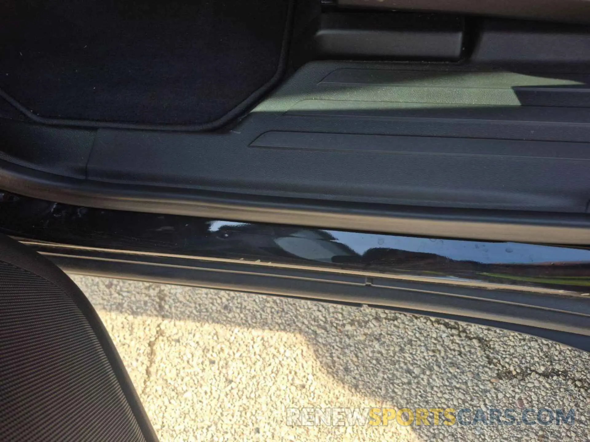 11 Photograph of a damaged car 1GNEVGKW5KJ219364 CHEVROLET TRAVERSE 2019