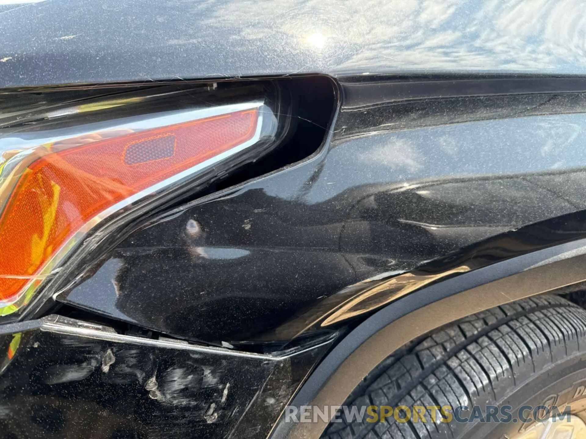 16 Photograph of a damaged car 1GNEVGKW5KJ219364 CHEVROLET TRAVERSE 2019