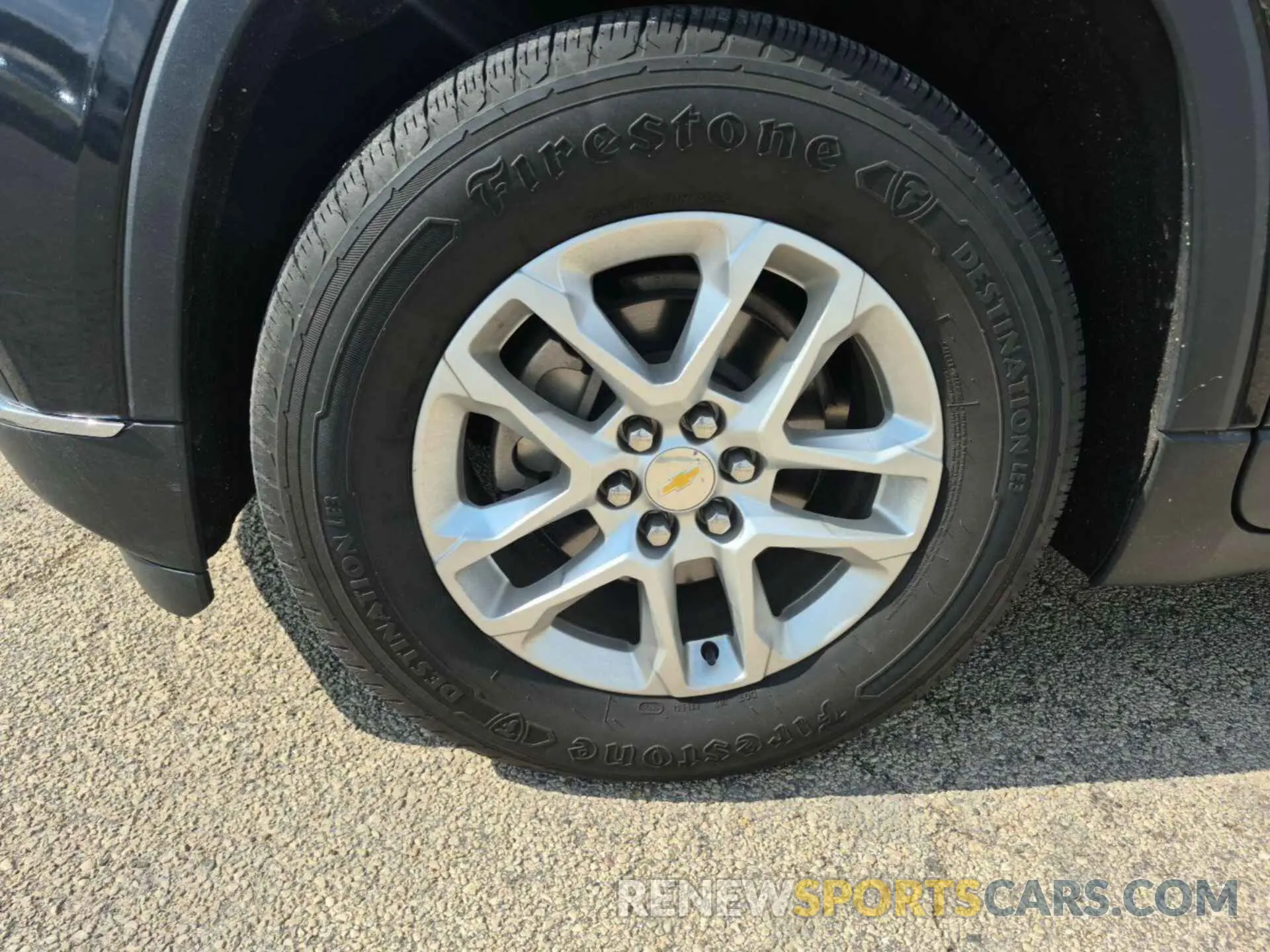 18 Photograph of a damaged car 1GNEVGKW5KJ219364 CHEVROLET TRAVERSE 2019