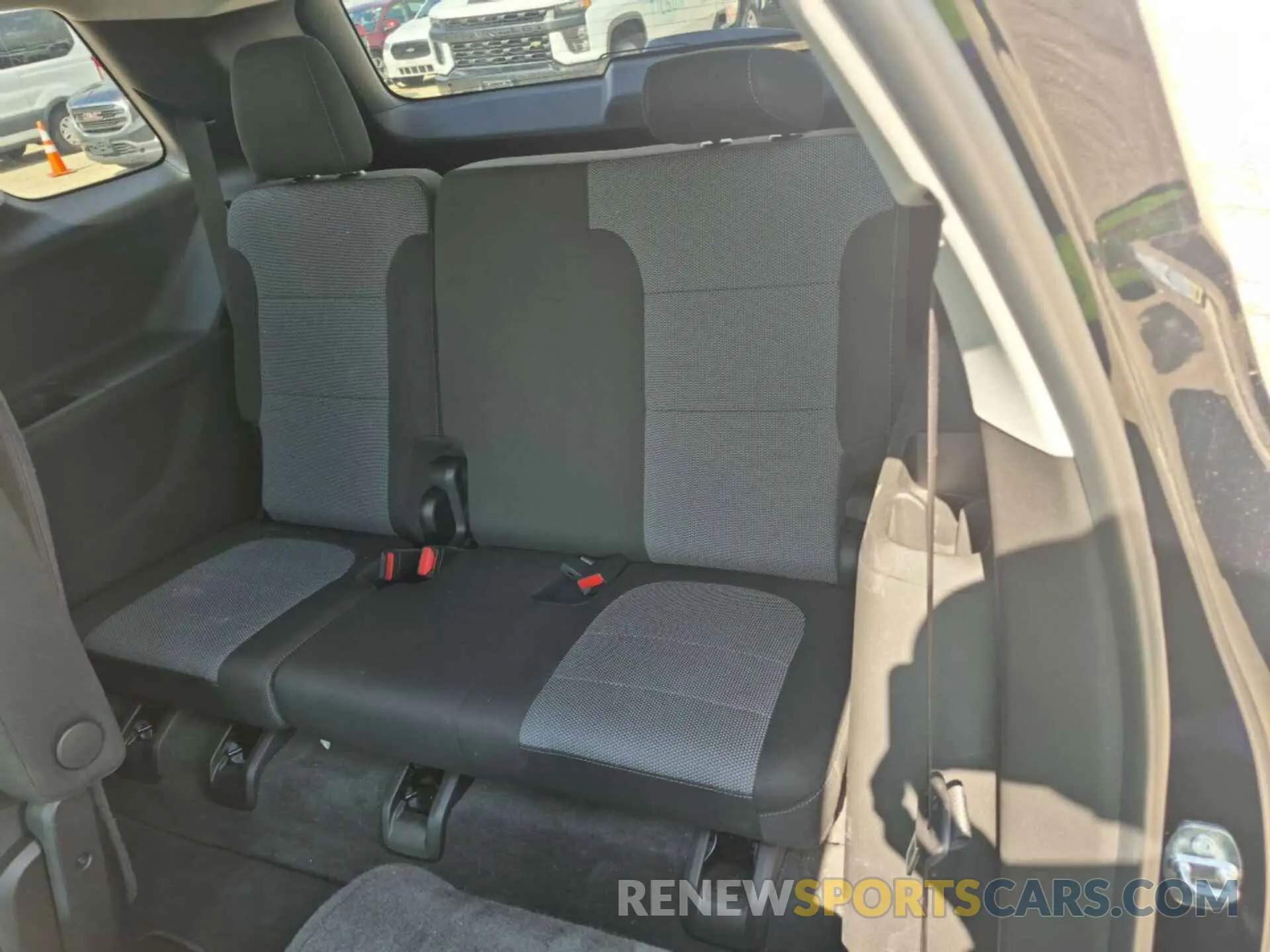 26 Photograph of a damaged car 1GNEVGKW5KJ219364 CHEVROLET TRAVERSE 2019