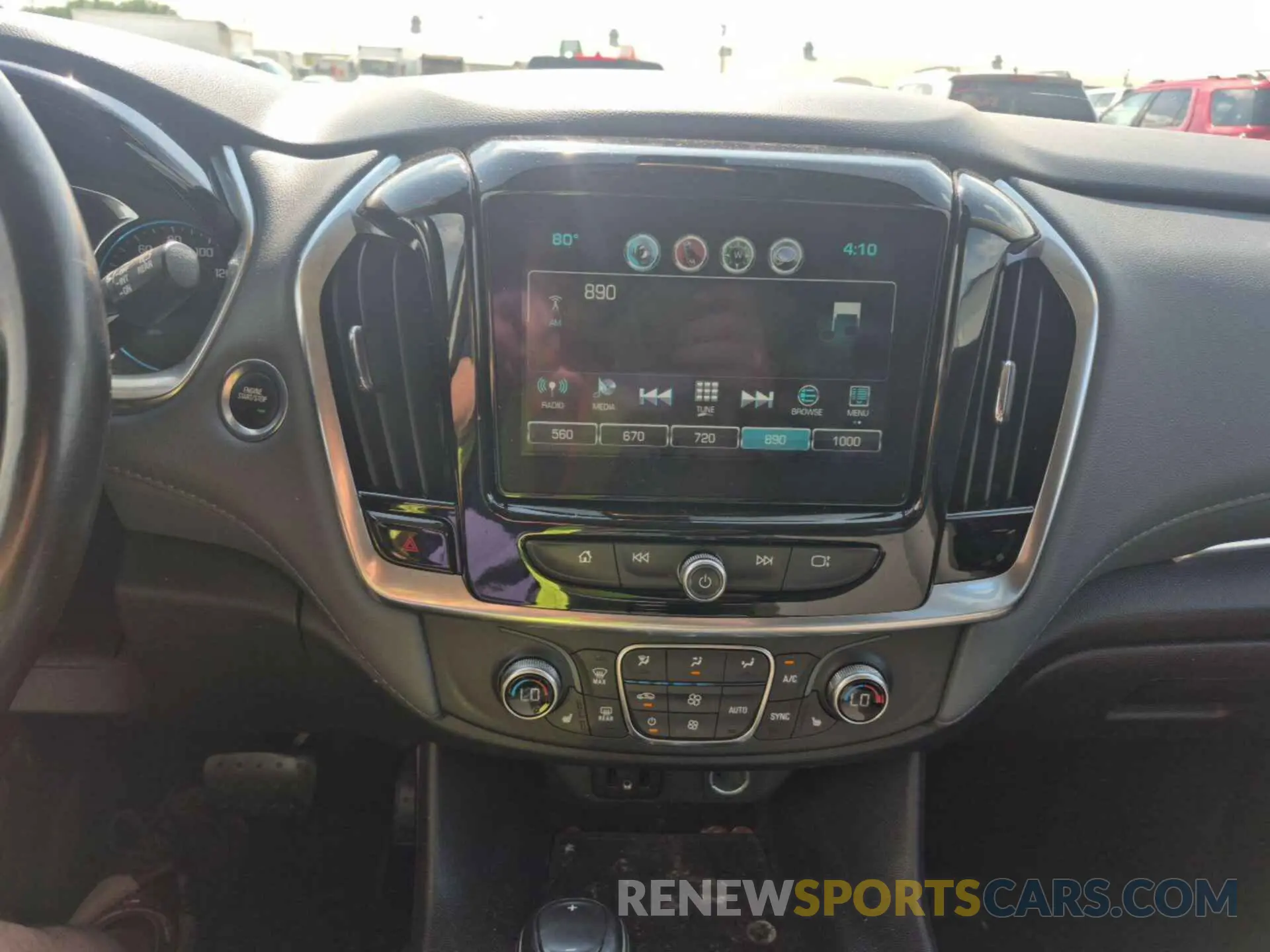 4 Photograph of a damaged car 1GNEVGKW5KJ219364 CHEVROLET TRAVERSE 2019