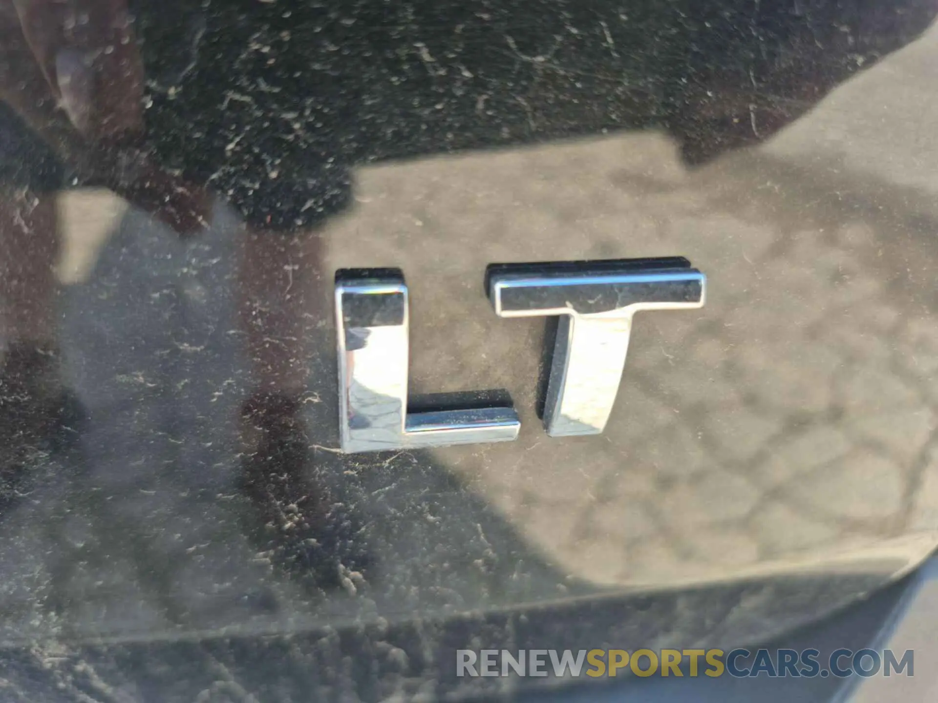 8 Photograph of a damaged car 1GNEVGKW5KJ219364 CHEVROLET TRAVERSE 2019