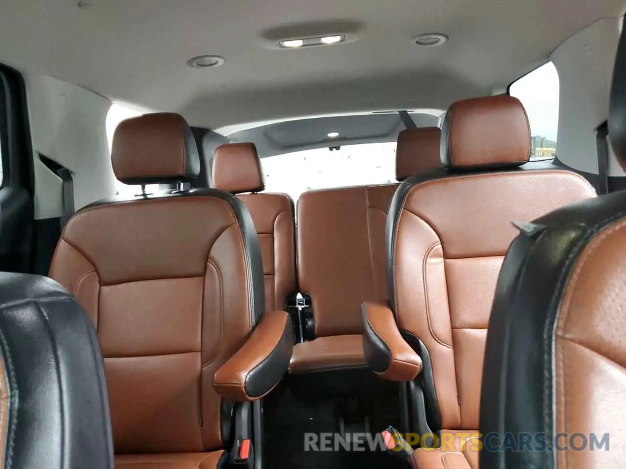 10 Photograph of a damaged car 1GNEVGKW5KJ258777 CHEVROLET TRAVERSE 2019
