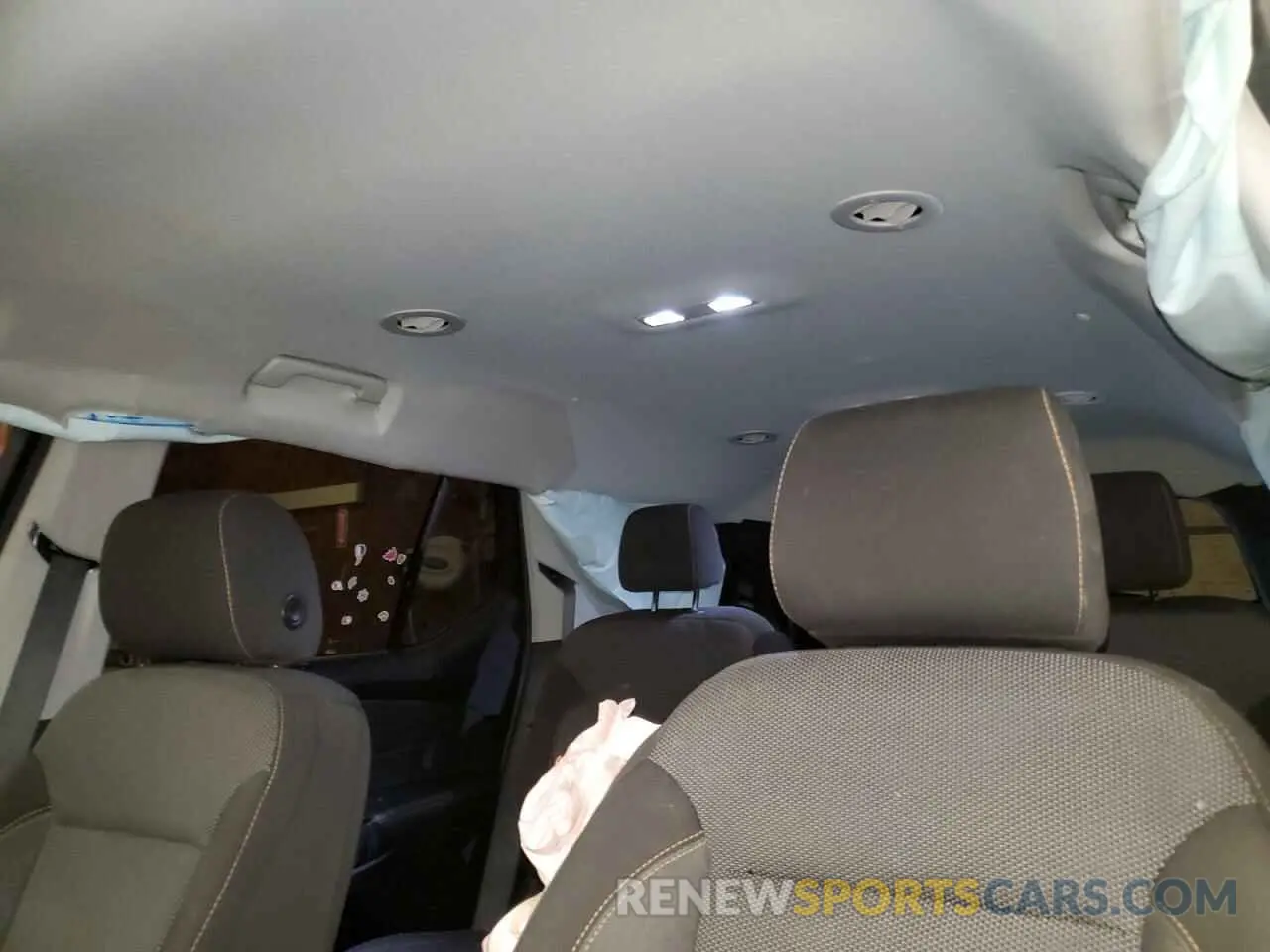 10 Photograph of a damaged car 1GNEVGKW6KJ151883 CHEVROLET TRAVERSE 2019