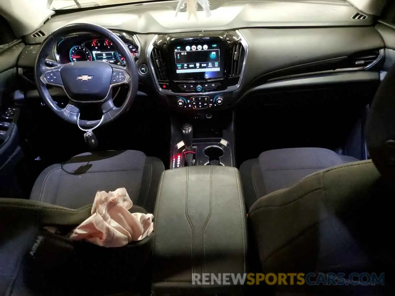 8 Photograph of a damaged car 1GNEVGKW6KJ151883 CHEVROLET TRAVERSE 2019