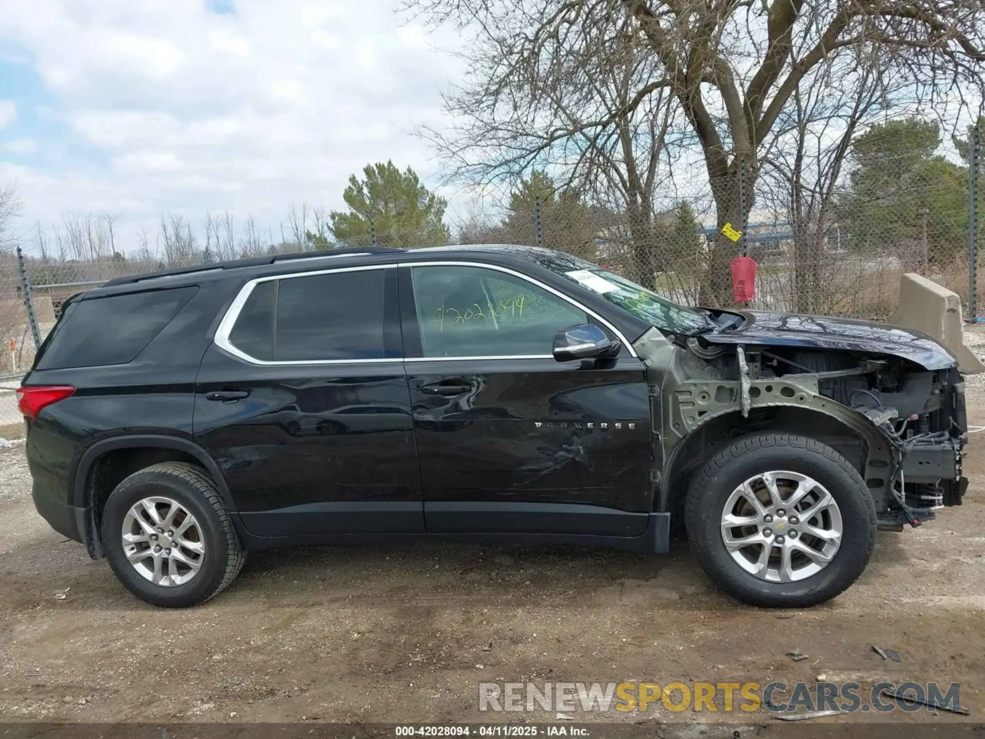 14 Photograph of a damaged car 1GNEVGKW7KJ133490 CHEVROLET TRAVERSE 2019