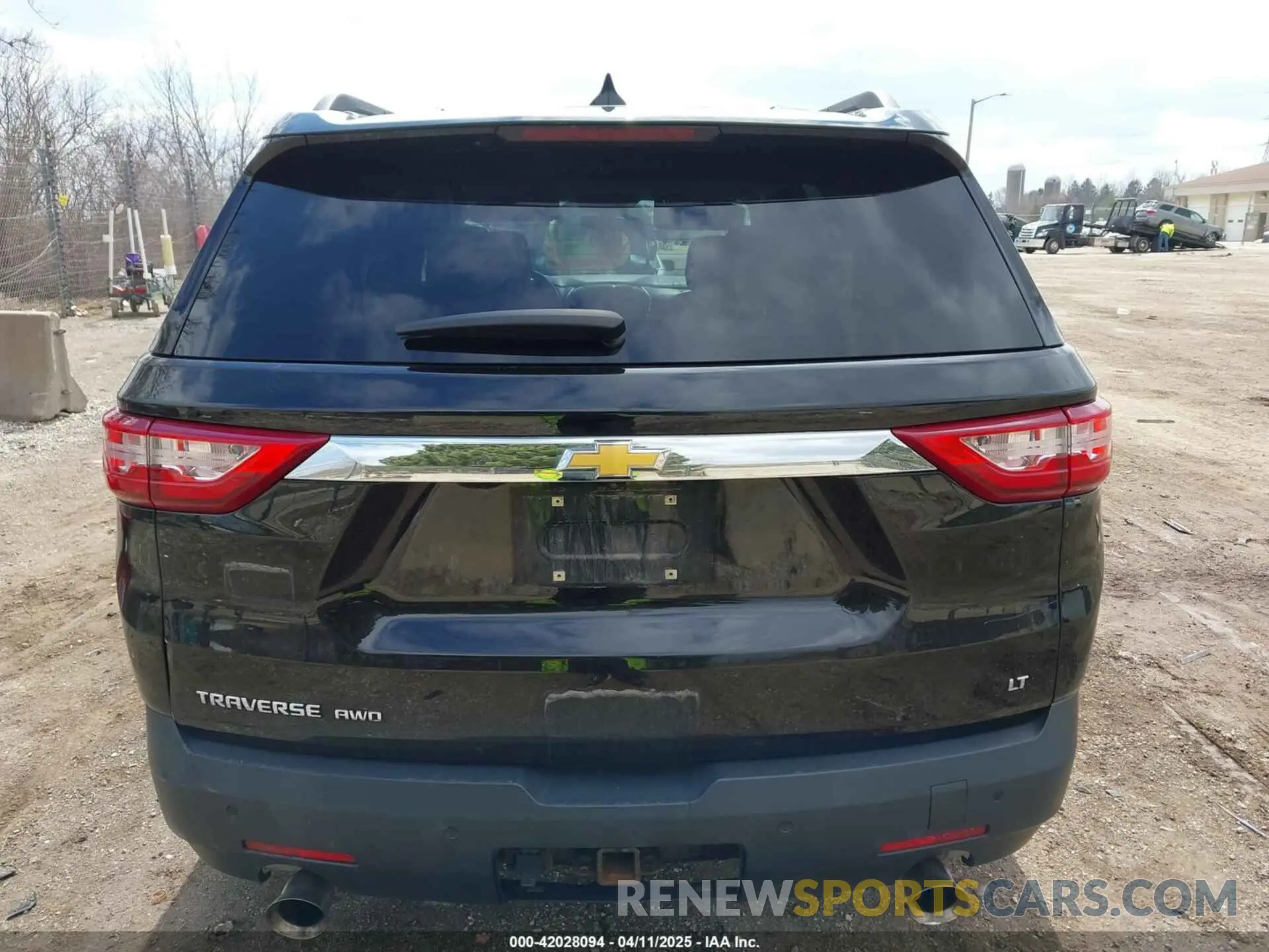 17 Photograph of a damaged car 1GNEVGKW7KJ133490 CHEVROLET TRAVERSE 2019