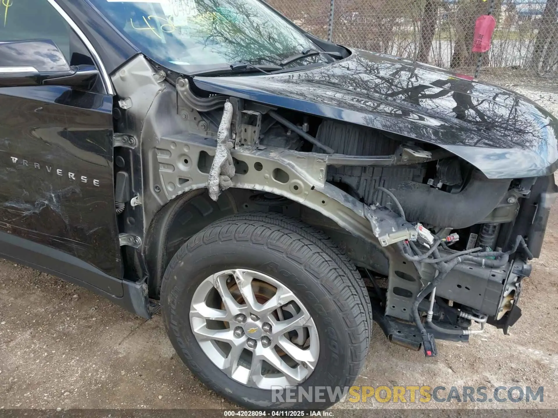 18 Photograph of a damaged car 1GNEVGKW7KJ133490 CHEVROLET TRAVERSE 2019